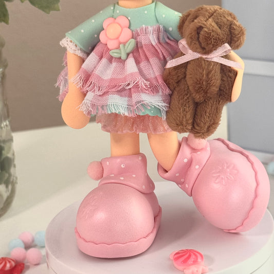 Katy & Her Teddy Bear – Handcrafted Collectible Fofucha Doll (Katy y su Osito de Peluche – Muñeca Fofucha Coleccionable Hecha a Mano)