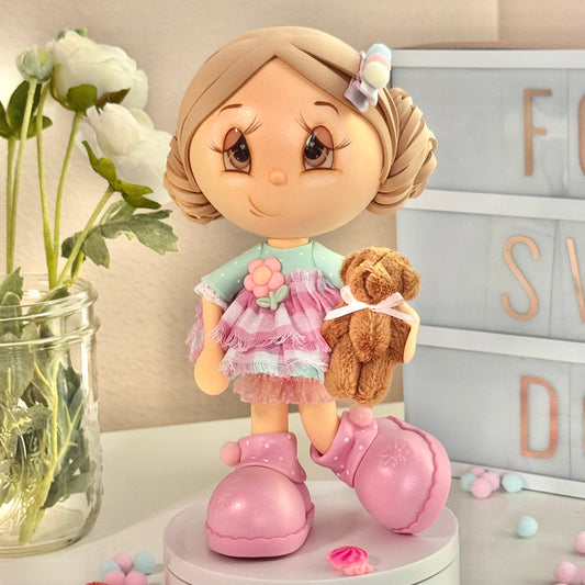Katy & Her Teddy Bear – Handcrafted Collectible Fofucha Doll  (Katy y su Osito de Peluche – Muñeca Fofucha Coleccionable Hecha a Mano)